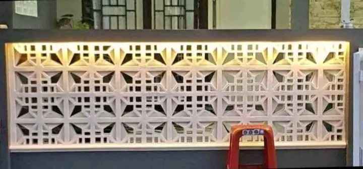 Loster Angin Atas Pintu